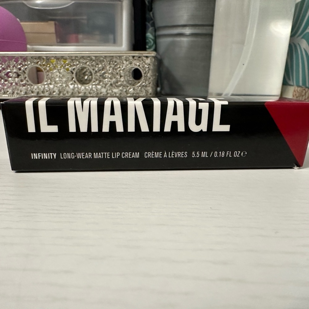 Il Makiage Lip Gloss -brand NEW